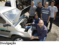 Equipe que desenvolveu carro elétrico