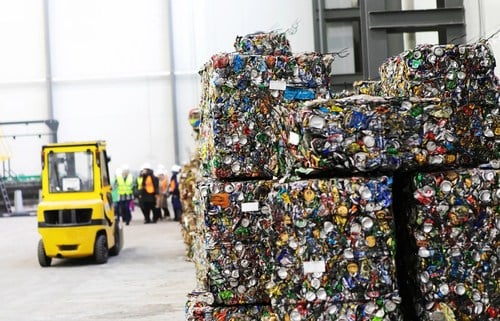 Como robôs podem ajudar na triagem de reciclagem? - Imagem: Depositphotos.com