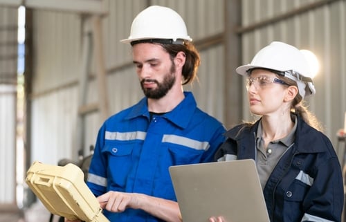 Manutenção preditiva na indústria: a importância da integração de sistemas de IA, IoT e CMMS - Imagem: Depositphotos.com