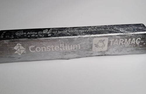 Large_aluminiu-tarmac
