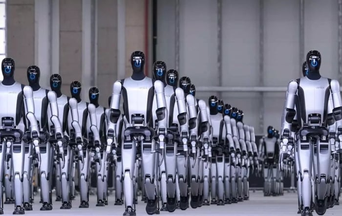 Companhia chinesa inaugura fábrica com capacidade para produzir 10 mil robôs humanoides por ano