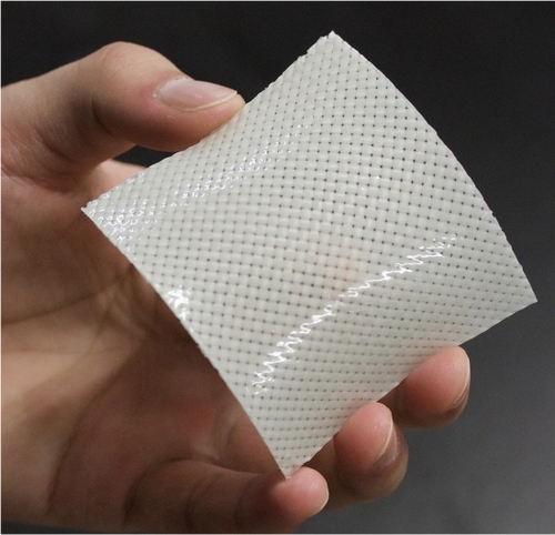 O hidrogel de poliamfolito (PA) é mesclado com tecido de fibra de vidro. [Imagem: Huang Y. et al. - 10.1002/adfm.201605350]