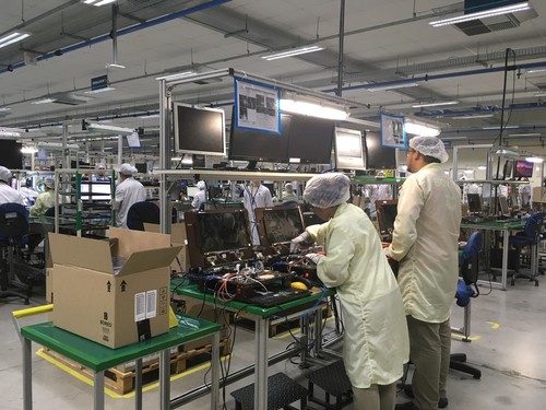 Fábrica de componentes eletrônicos no Polo Industrial de Manaus — Foto: Ariane Alcânta/G1 AM